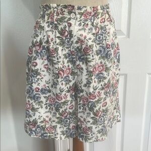 Vintage capacity, high waisted Floral cottage core 100% cotton Women's Shorts S